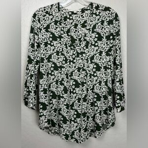NEW Fun2Fun Green White Ditsy Floral Maley Pleated V-Neck Blouse Size‎ XS 0670
